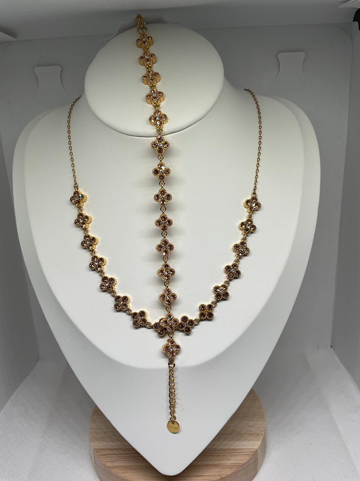✨ Parure fleurie dorée