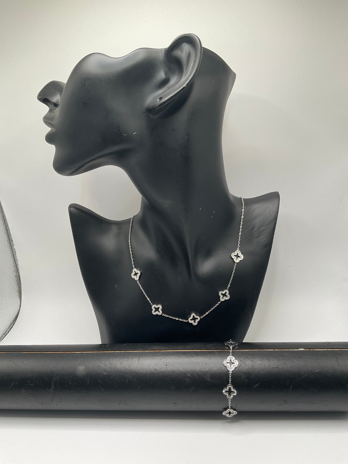 Parure femme argentée – Collier & Bracelet trèfles