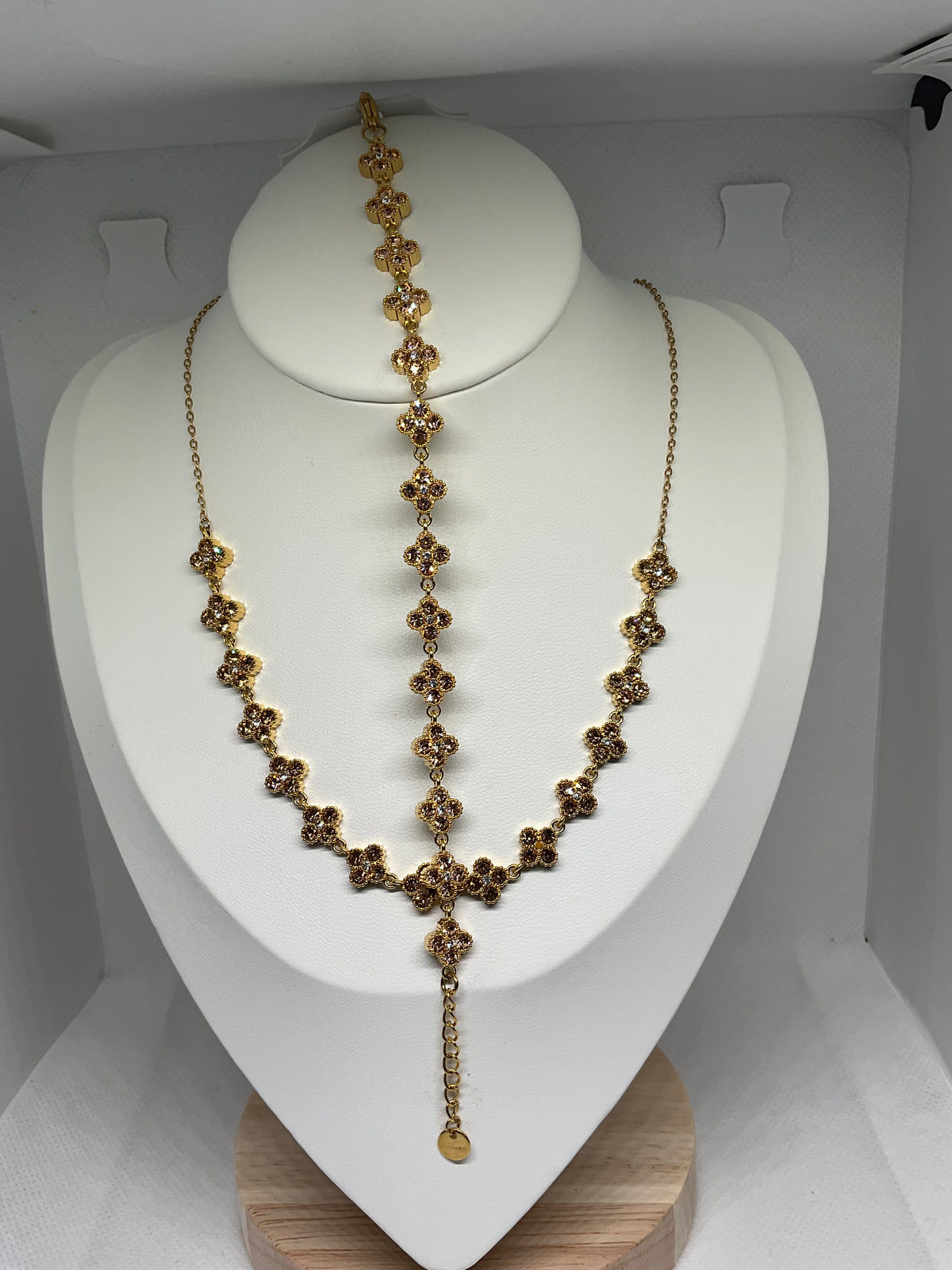 ✨ Parure fleurie dorée