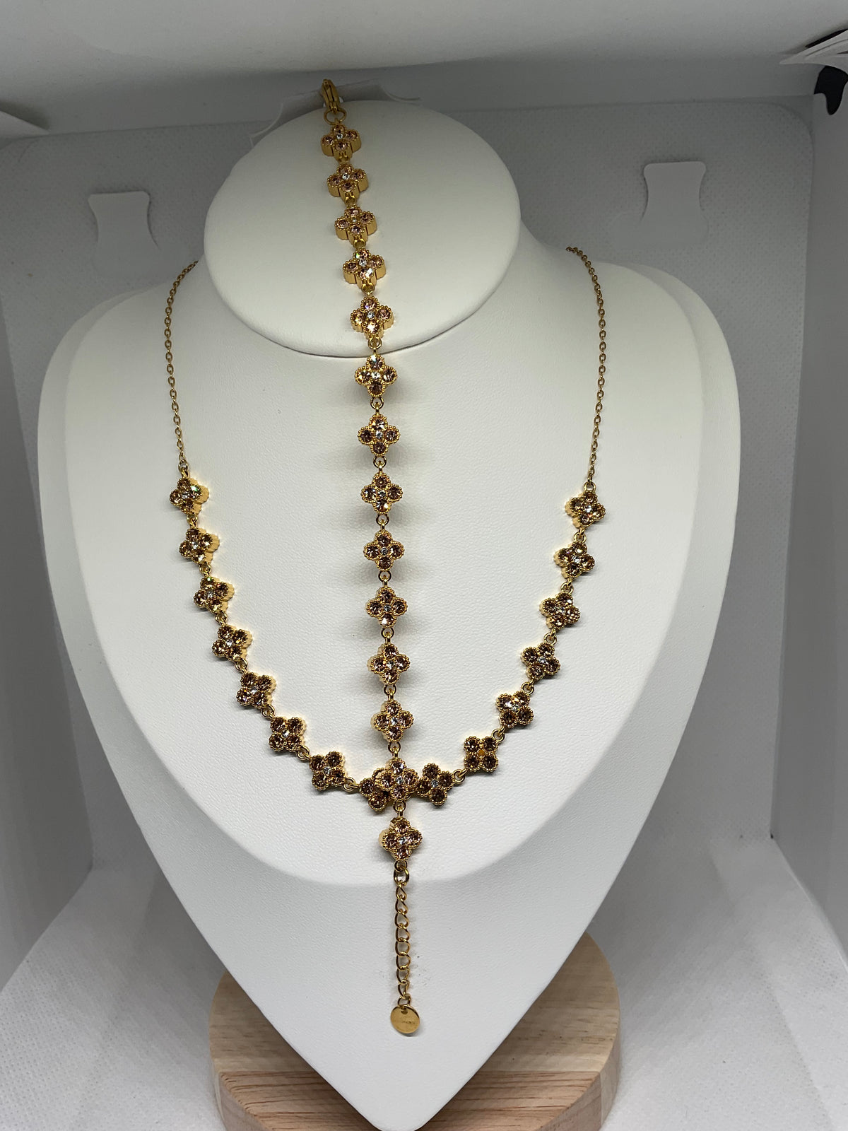 ✨ Parure fleurie dorée