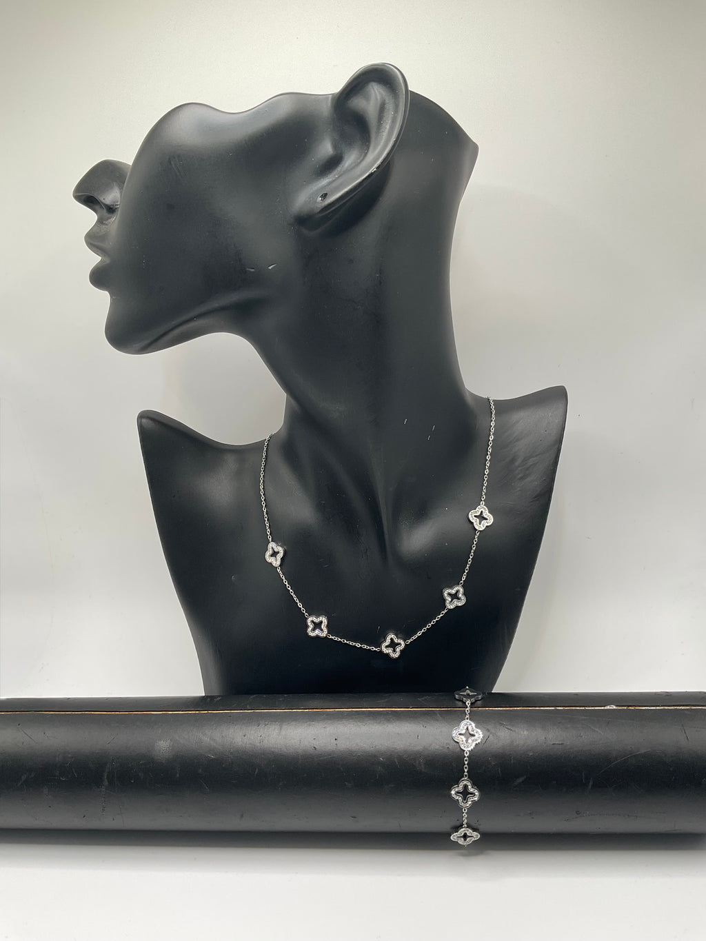 Parure femme argentée – Collier & Bracelet trèfles