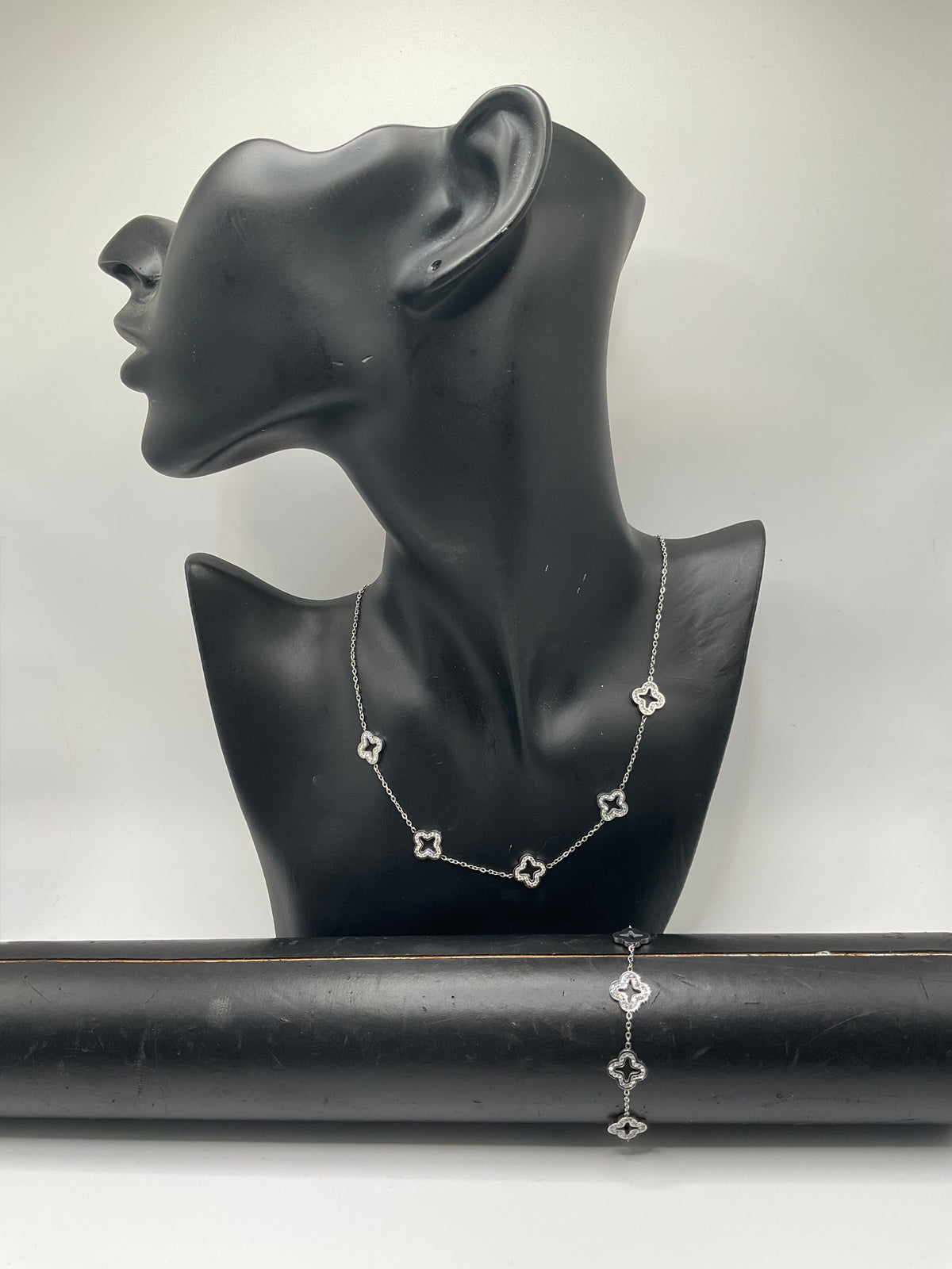 Parure femme argentée – Collier & Bracelet trèfles